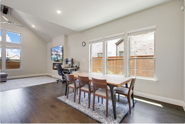 Building Photo - 6842 Gavin Dr