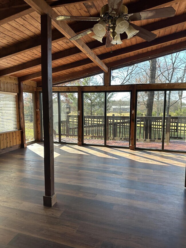 Building Photo - 7307 Rhodes Ln