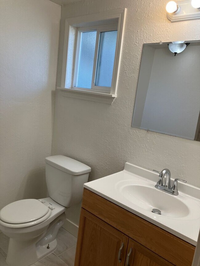 Building Photo - 1351 Leonard Ave