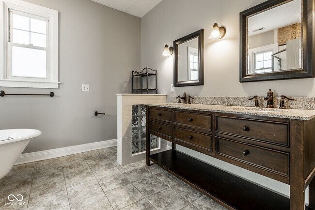 Building Photo - 3265 N New Jersey St