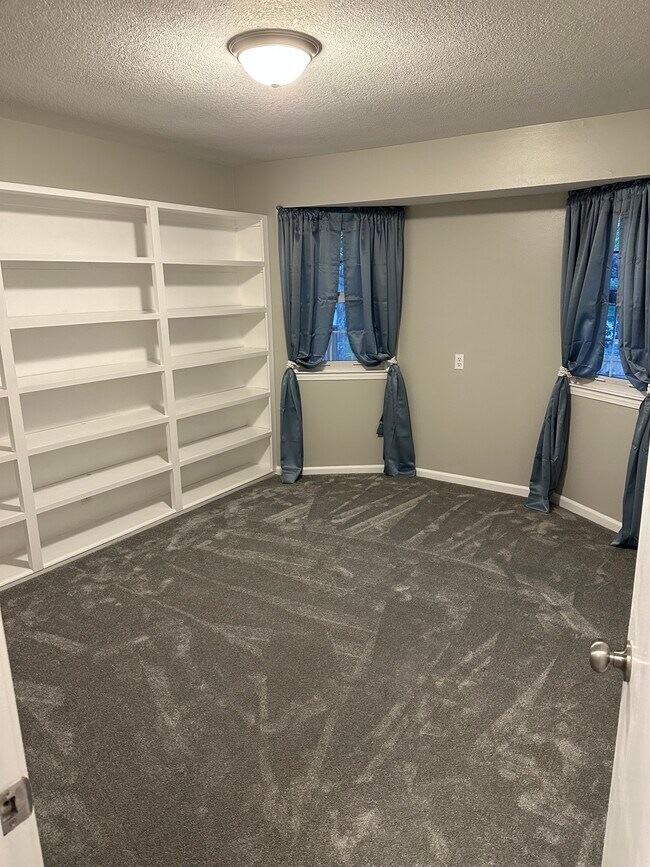 Building Photo - 203 20th Ave N