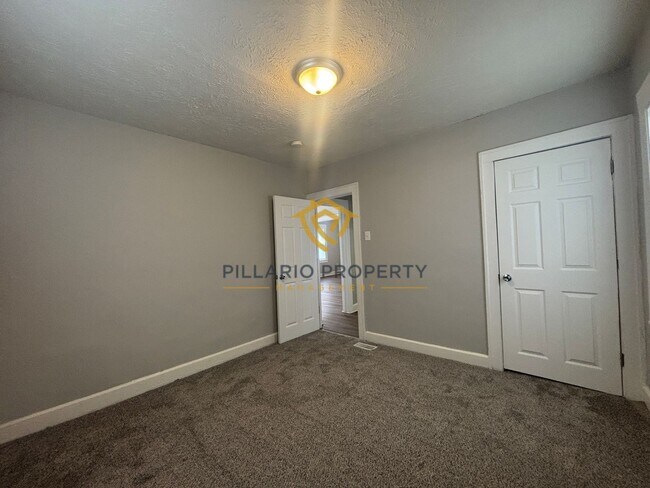 Building Photo - Renovated 3 Bedroom 2 Bathroom in Brookside Park available now!