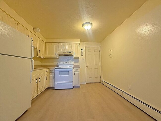 Building Photo - Cozy 2 bedroom apartment on East side!