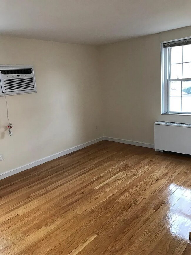 Building Photo - 3 Captain Parker Arms