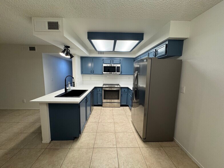 Building Photo - 1575 W Warm Springs Rd