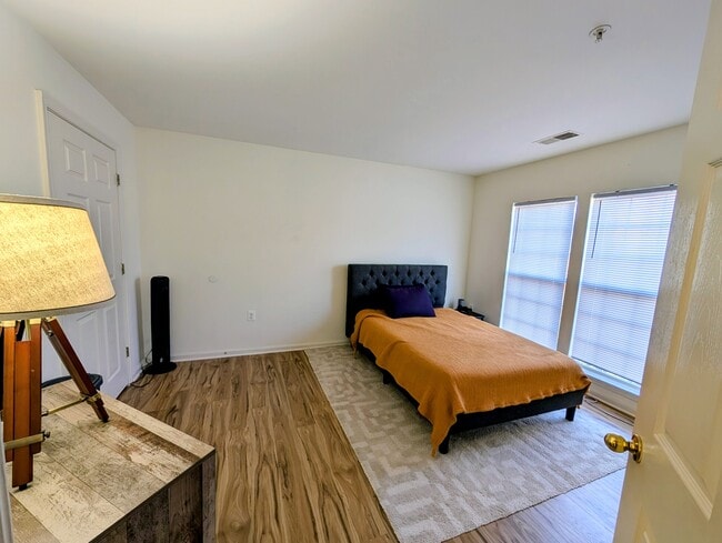 Building Photo - 9810 Leatherfern Terrace