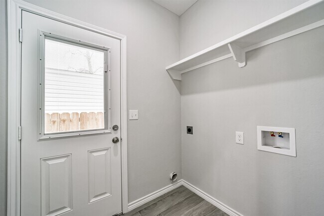 Building Photo - 16613 E Lynbrook