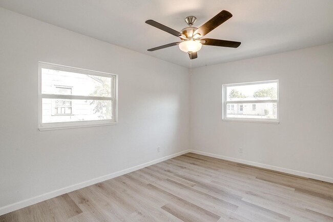 Building Photo - Remodeled 3 Bed, 1 Bath Home in Morningsid...