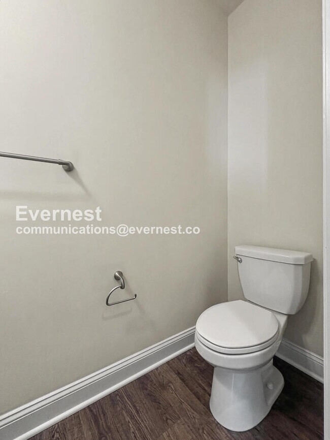 Building Photo - 2515 Hyacinth Ln