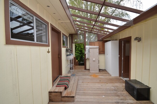Building Photo - Incredible Tam Valley Home Available July 1st