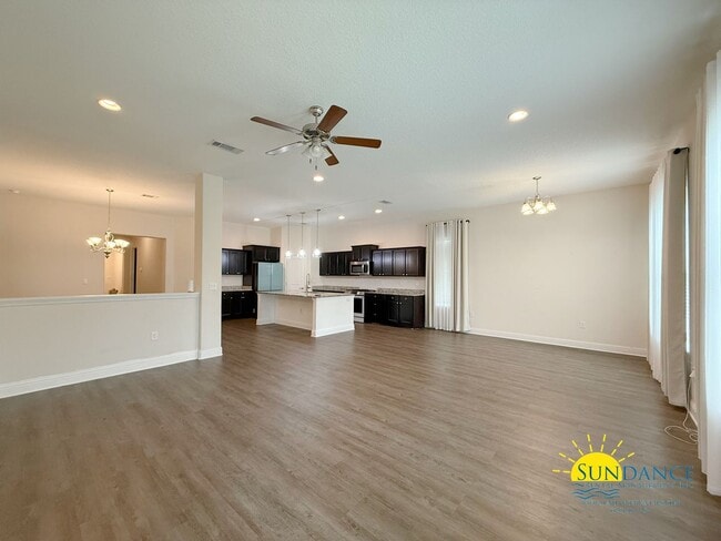 Building Photo - Spacious 4 Bedroom Home in Crestview’s Brooke Estates!