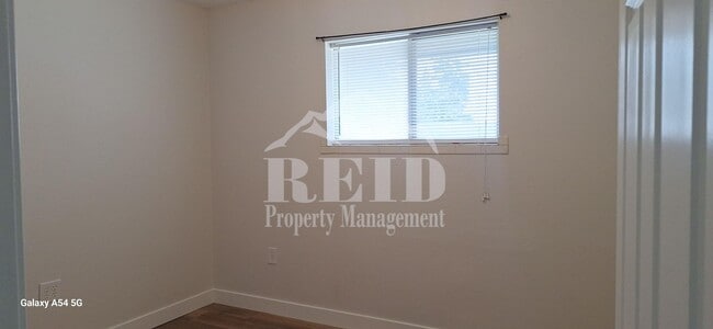 Building Photo - East Bremerton Rambler - 3 Bed 1 Bath with Garage and Carport Parking