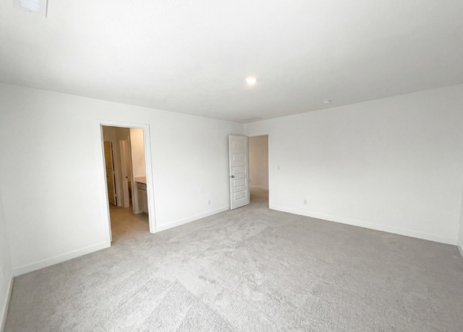 Building Photo - 2415 Fir Dr