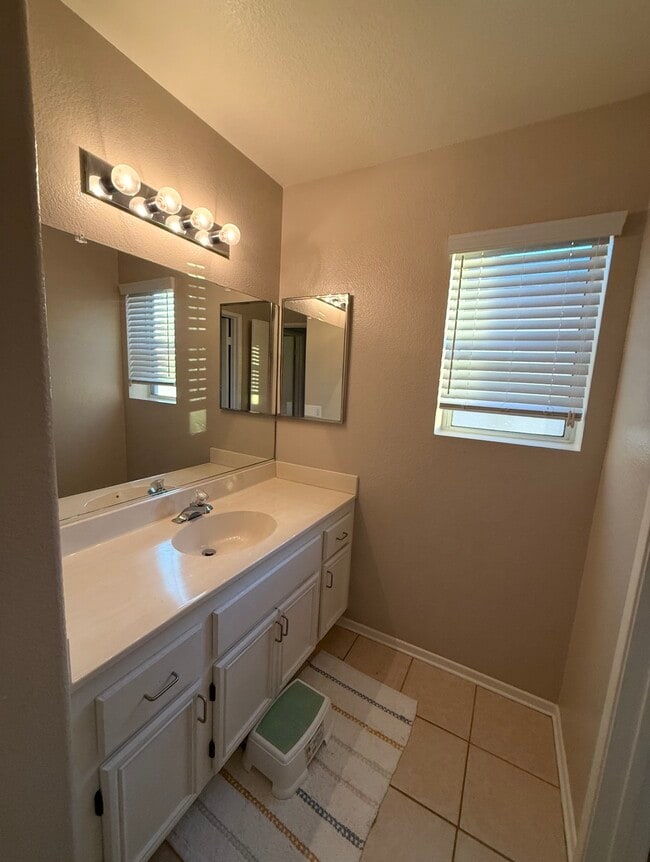 Building Photo - 30454 Silver Hawk Dr