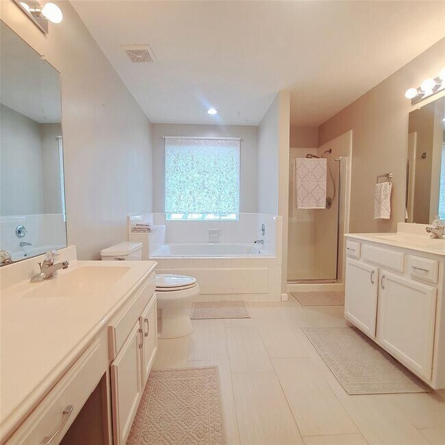 Building Photo - 1365 El Camino Village Dr