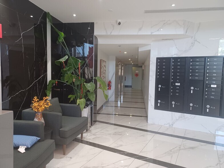 Lobby - 7065 Queens Blvd