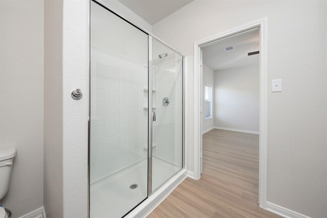 Building Photo - 15434 Maple Ter Dr