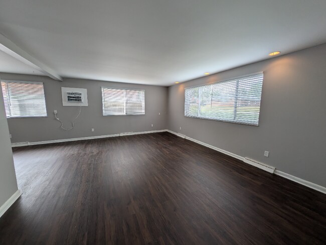 Building Photo - 110 Cromwell Pl