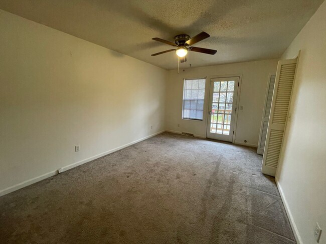 Building Photo - 108 Kimeran Ln