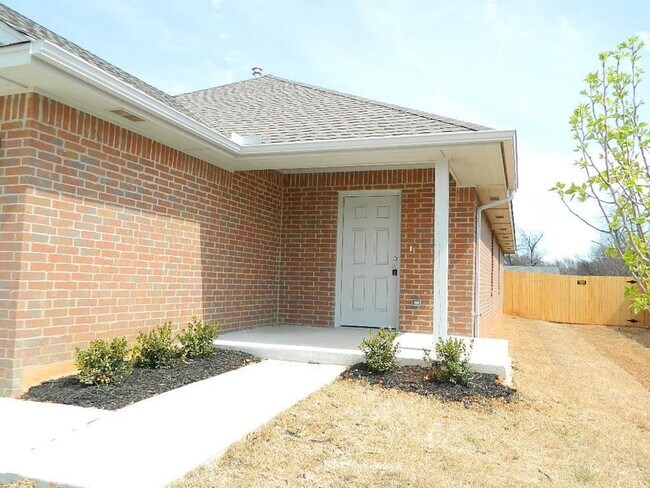 Building Photo - 206 St Charles Way