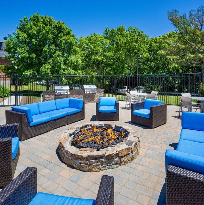 Building Photo - 145 Essex Ave