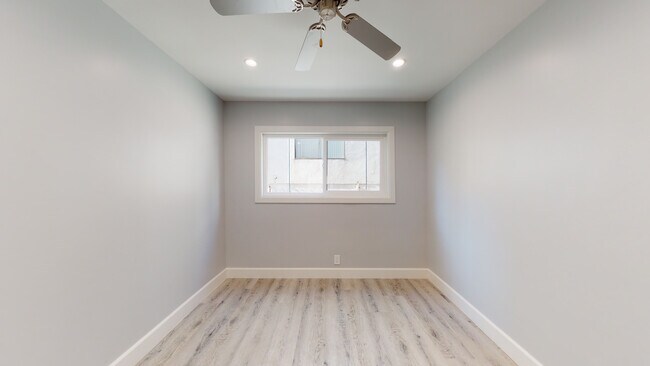 Building Photo - 730 S Serrano Ave