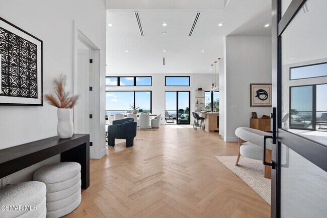 Building Photo - 697 Via Cielito