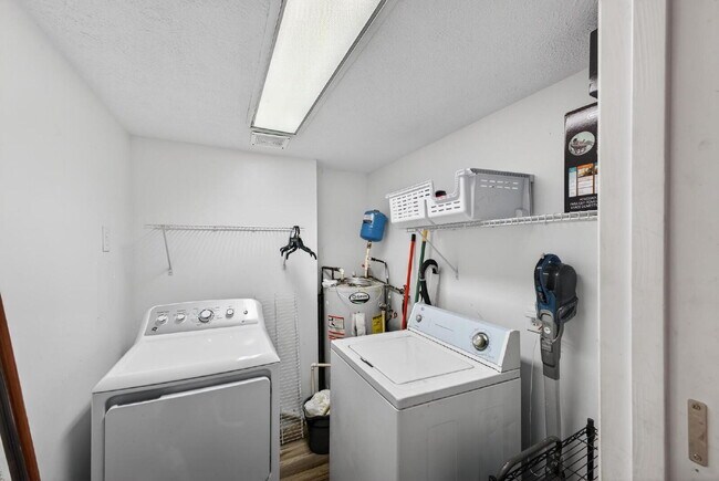 Building Photo - Fully Furnished Modern Ranch with Amazing Kitchen!
