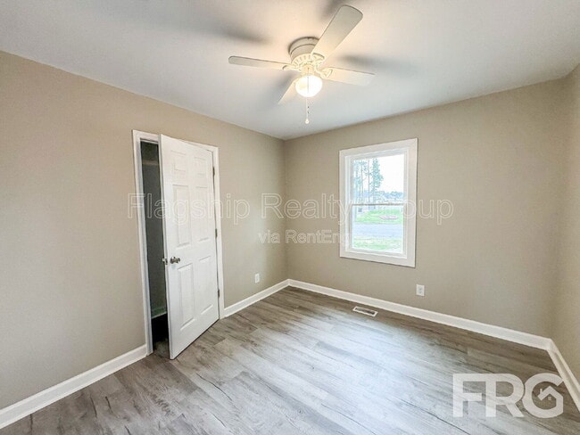 Building Photo - 530 Hillcrest Ave