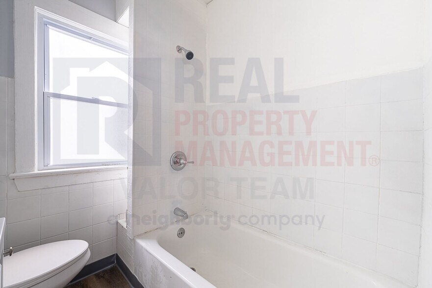 Building Photo - 2040 W 103rd St