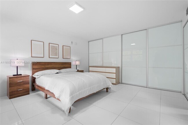 Building Photo - 301 Jefferson Ave