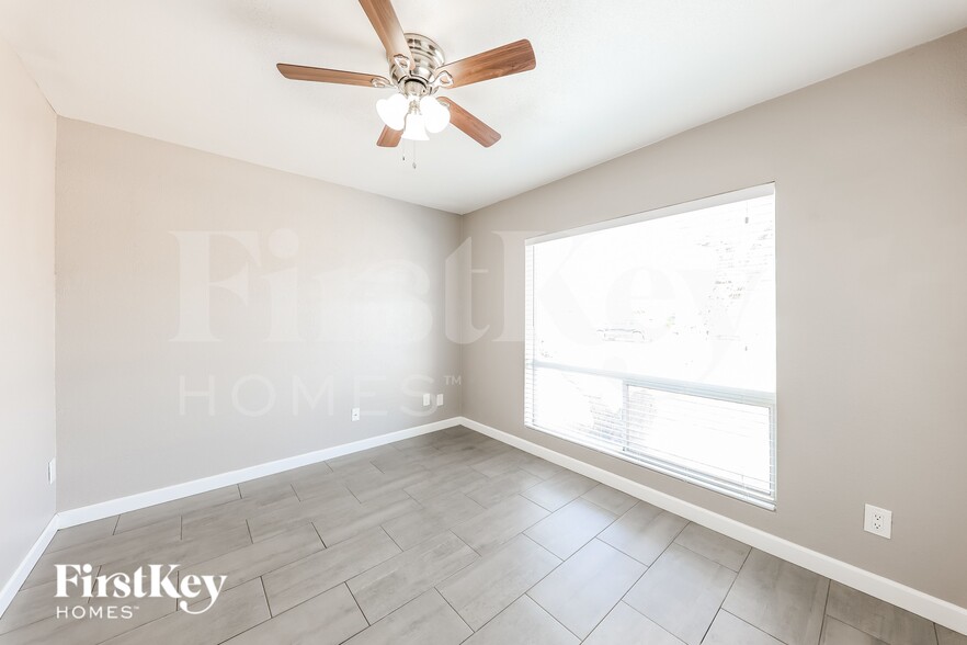 Building Photo - 4855 W North Ln