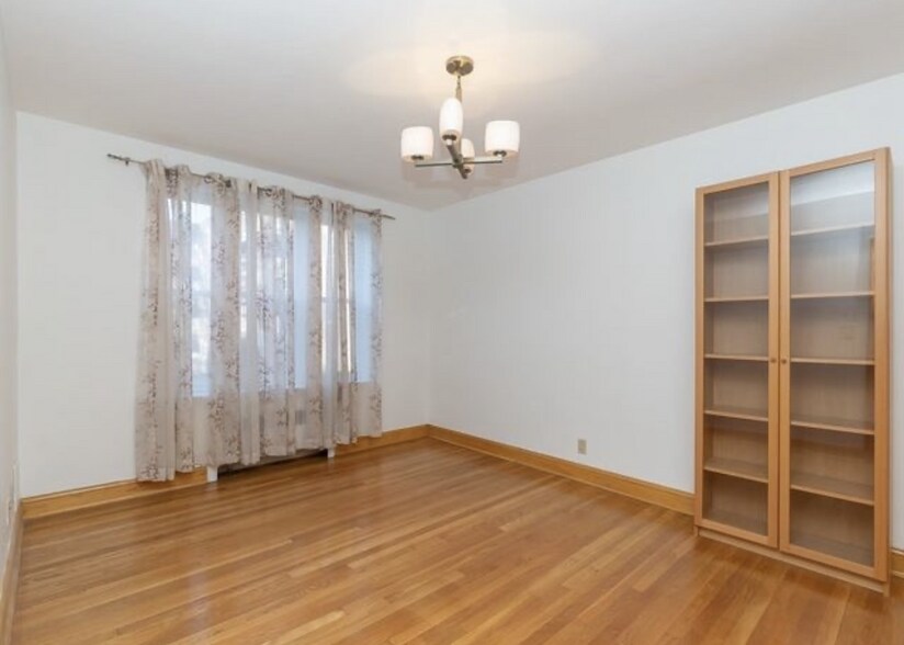 Smaller bedroom - 60 Sutherland Rd