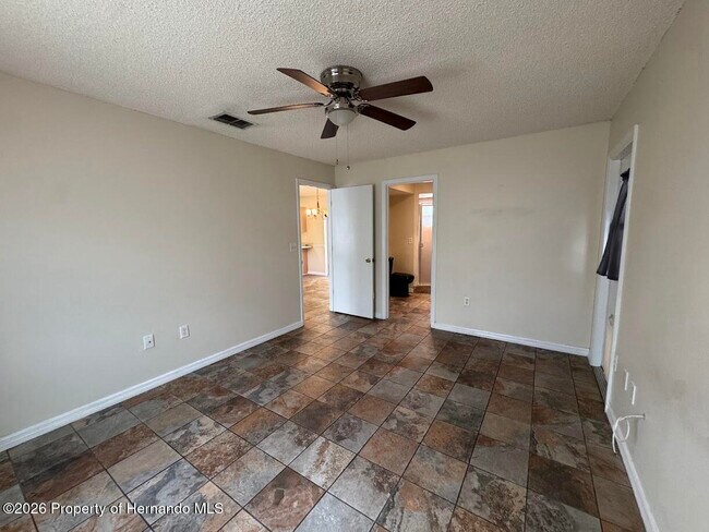 Building Photo - 5317 Woodridge Ln