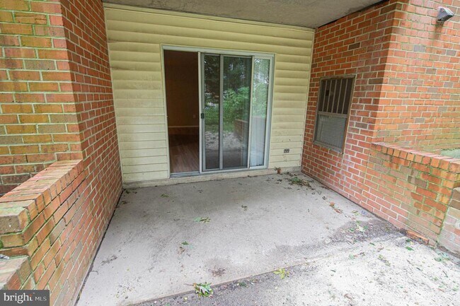 Building Photo - 800 College Ln