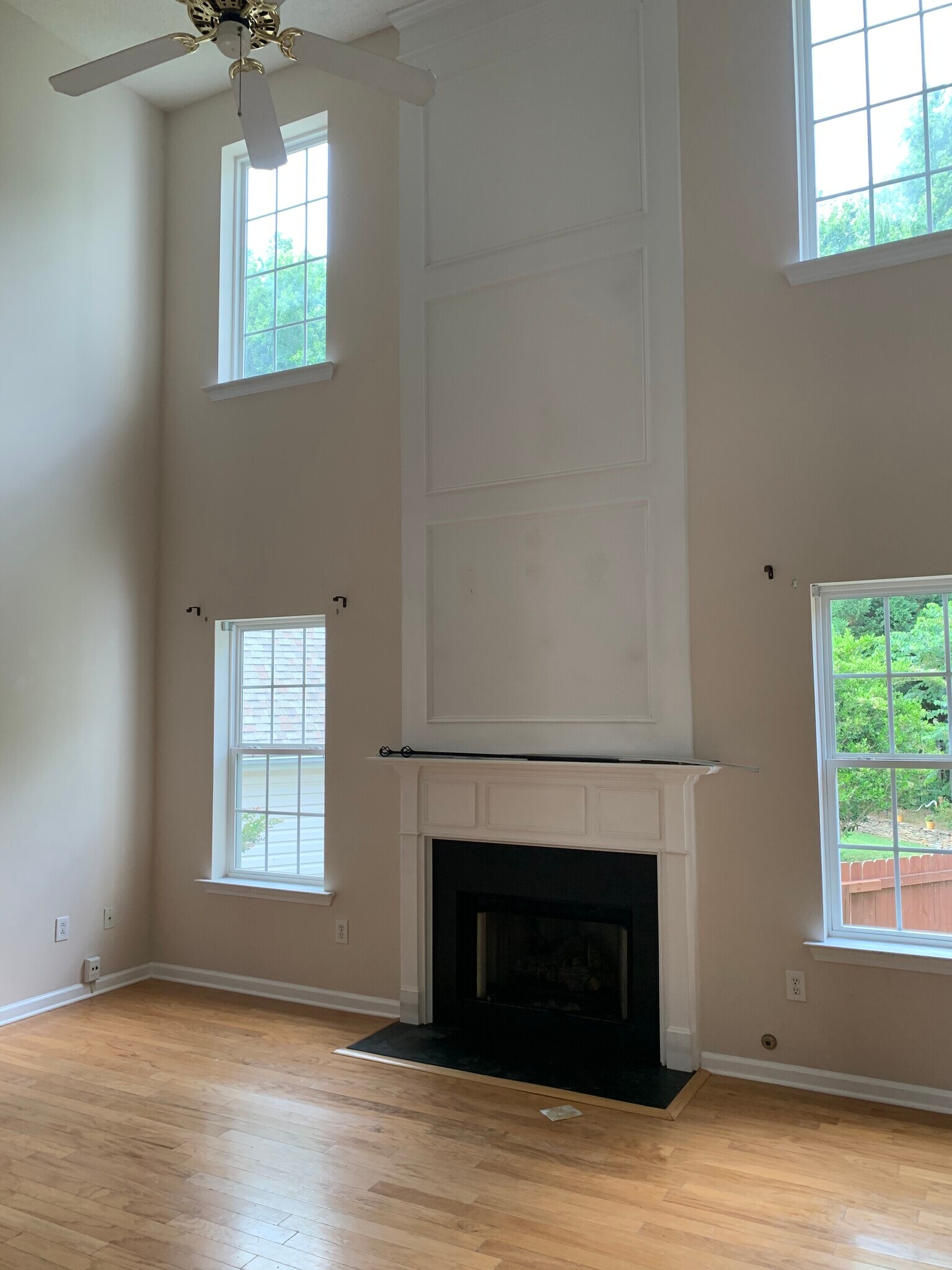 Two story Living room - 424 W Abington Way