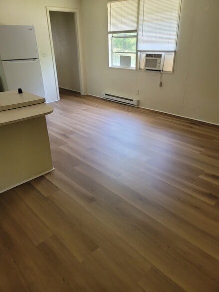 Building Photo - 420 Crout Rd