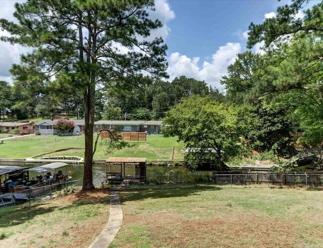 Building Photo - 202 Little John Trail