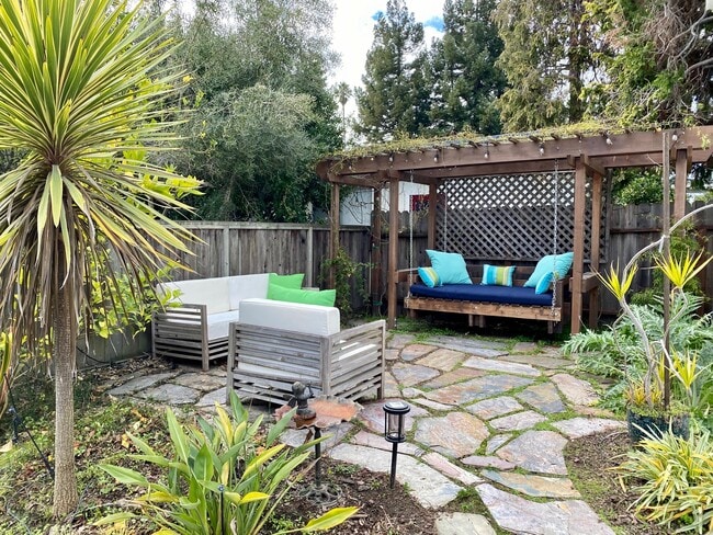 Day bed swing seating - 1209 9th St