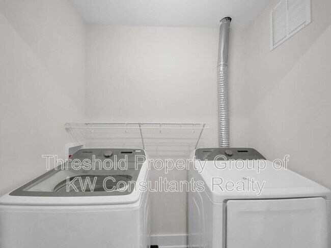 Building Photo - 1159 N 4th St