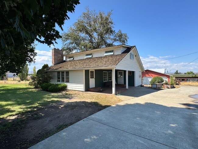 Building Photo - West Valley 3 bedroom country home with 3 bay shop