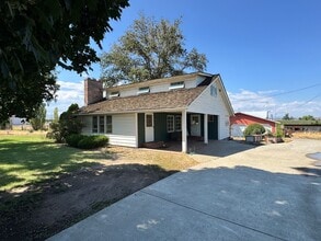 Building Photo - West Valley 3 bedroom country home with 3 ...