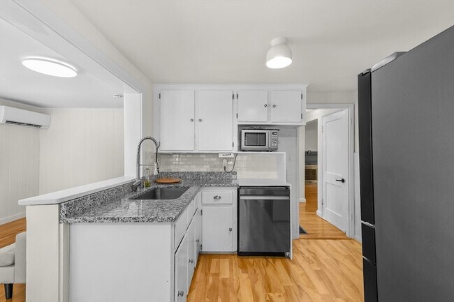 Building Photo - 567 Poplar St
