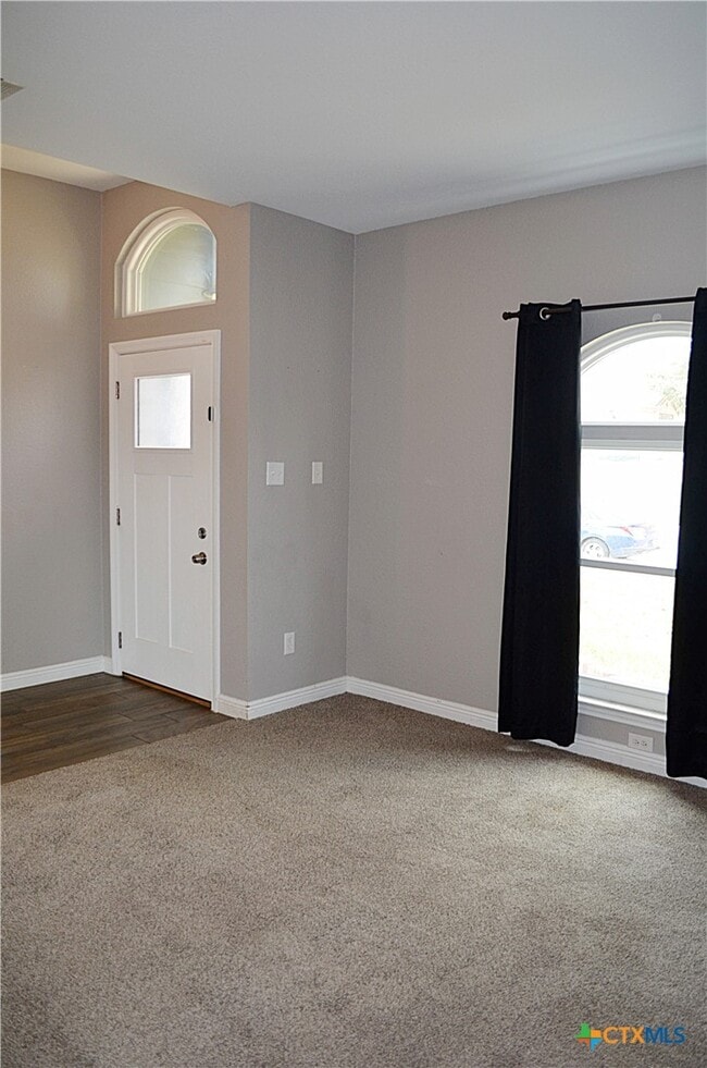 Building Photo - 423 Reservation Dr