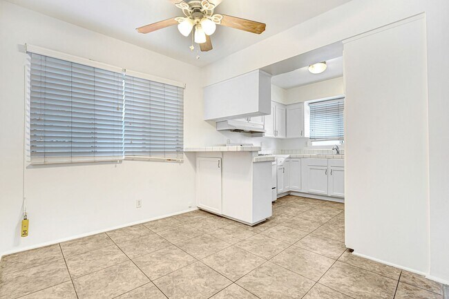 Building Photo - 744 S.Windsor Blvd. - just south of Wilshire Blvd.