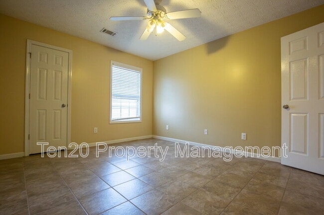Building Photo - 25 Kalin St