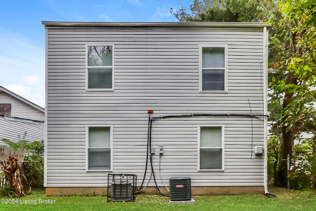 Building Photo - 2821 Rowan St