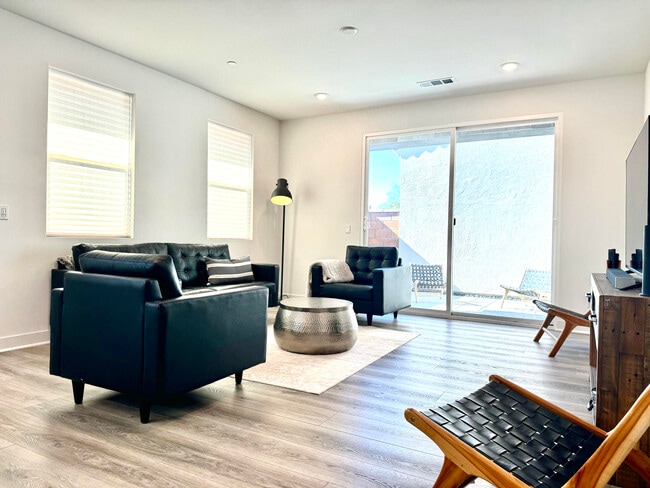 Building Photo - 41389 Penn Dr