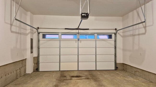 Building Photo - Beautiful Home in Champion Village, Sandy, OR!