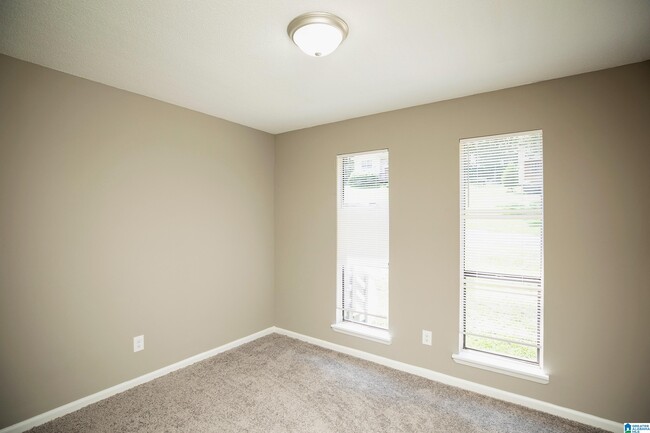 Building Photo - 3142 Sleepy Hollow Dr